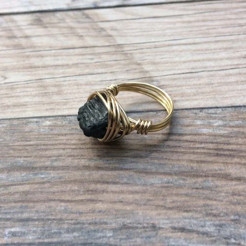 Raw Black Tourmaline ring, 14k gold filled, Black gemstone ring - Picture 3 of 6